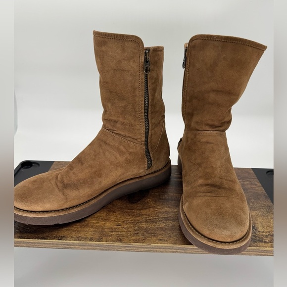 UGG Abree Short Made in Italy Shearling Boots – Size 8 (Style 1009250) - Picture 1 of 9